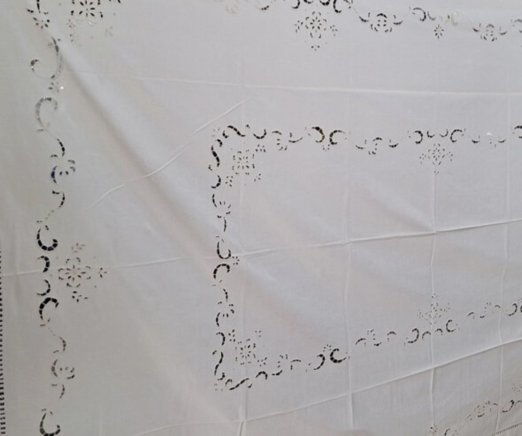 Χειροποίητο Κοφτό Τραπεζομάντηλο Μπεζ Γαρύφαλλο 180x270 | Γαρύφαλλο - Λευκά Είδη